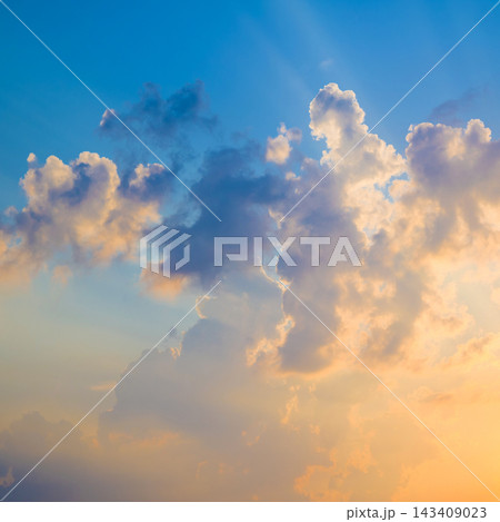 Golden sunset sky with bright sun rays Golden sunset sky with bright sun rays 143409023