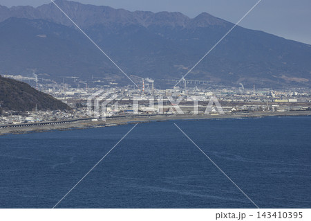 富士市と静岡市清水区蒲原の街並み 143410395