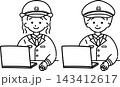 PC操作をする駅員さん(線画) 143412617