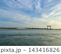 浜名湖と弁天島の大鳥居を望む夕景 143416826