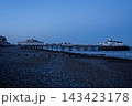 火災前の貴重な姿・夕暮れ時のイーストボーン・ピアの全景・イギリス 143423178