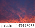赤い夕焼け空 143432033