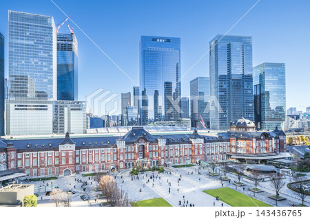青空広がる東京駅の都市風景【東京都・千代田区】 143436765