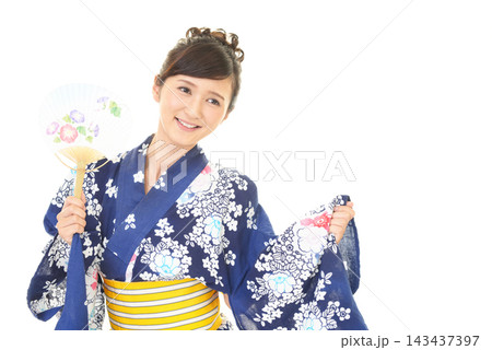 浴衣を着た女性 143437397