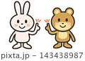 指差しで説明するうさぎとクマのかわいい動物キャラクターイラスト 143438987