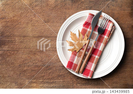 Autumn table setting with maple leaf on wooden background Autumn table setting with maple leaf on wooden background 143439985