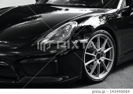 艶々の黒いスポーツカー 艶々の黒いスポーツカー 143440084
