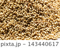 白いりごまの粒が詰まった食材の背景素材 143440617