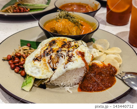 マレーシア料理 ココナツミルク入りご飯 nasi lemak マレーシア料理 ココナツミルク入りご飯 nasi lemak 143440712