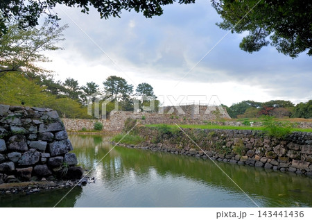 萩城跡 天守跡（天守台）と内堀 143441436