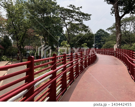 A elevated jogging track and skybridge winding through Taman Bendera Pusaka, a public park in South Jakarta, Indonesia. 143442455