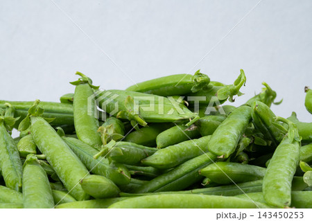 fresh green peas 143450253