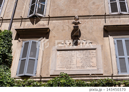 Architectural decor of the building in historical part of Rome, capital city of Italy Architectural decor of the building in historical part of Rome, capital city of Italy 143450370