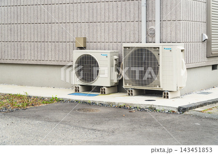 新築住宅のエアコン室外機 143451853