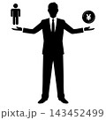 人とお金を比較する男性ビジネスマン 143452499