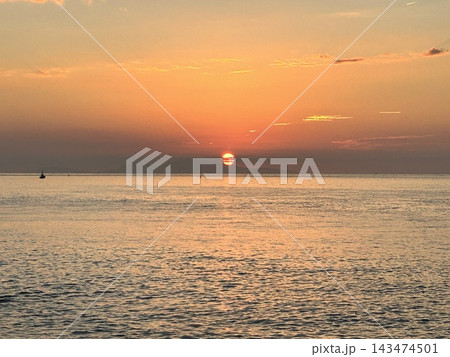 海に沈む夕日 海に沈む夕日 143474501