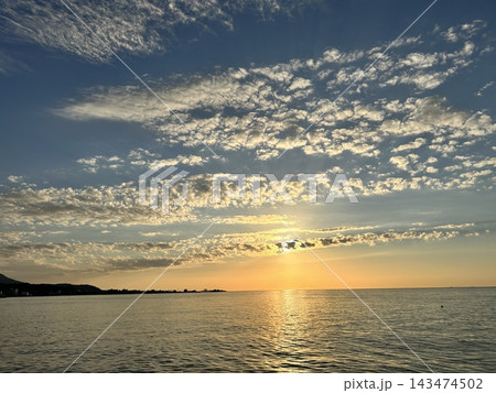 海に沈む夕日 海に沈む夕日 143474502