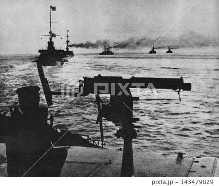 古写真 1904年7月 日露戦争の黄海海戦 警戒中の大日本帝国海軍の連合艦隊 古写真 1904年7月 日露戦争の黄海海戦 警戒中の大日本帝国海軍の連合艦隊 143479829