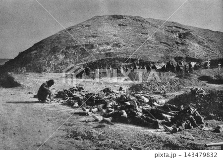 古写真　1904年12月6日　日露戦争の旅順攻囲戦　日本陸軍による占領直後の203高地のロシア軍陣地 143479832