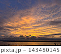 常滑の海岸での夕焼け 143480145