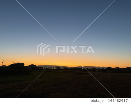 美しい夕暮れの空 美しい夕暮れの空 143482417