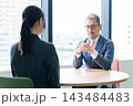 ビジネス　ミーティング　面接　面談 143484483