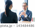 ビジネス　ミーティング　面接　面談 143484486
