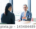 ビジネス　ミーティング　面接　面談 143484489