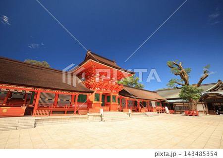 快晴の空と宇佐神社の南中楼門（日本 大分県宇佐市） 143485354