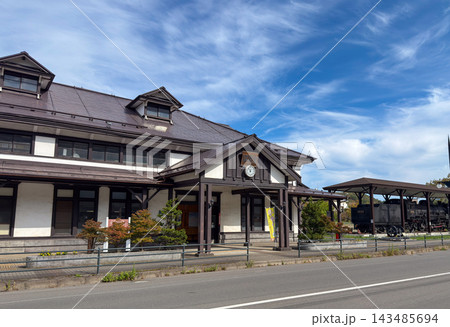 北海道室蘭市の旧室蘭駅舎と隣接して展示されているSL 北海道室蘭市の旧室蘭駅舎と隣接して展示されているSL 143485694