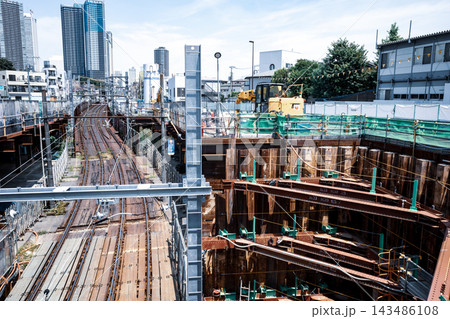 東京 雑司ヶ谷 都電荒川線と地下トンネル工事 2026.07　b-5 クールカラー 143486108