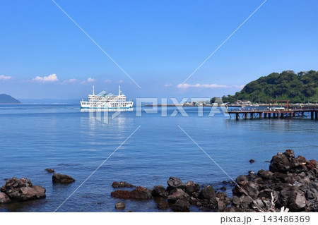 桜島港へ向かう桜島フェリー(鹿児島県鹿児島市) 桜島港へ向かう桜島フェリー(鹿児島県鹿児島市) 143486369