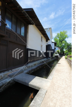 岐阜　飛騨　飛騨古川　瀬戸川と白壁土蔵街 143487982