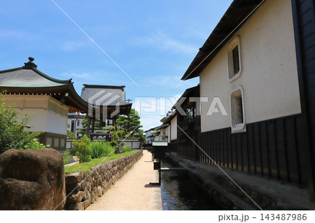 岐阜 飛騨 飛騨古川 瀬戸川と白壁土蔵街 岐阜 飛騨 飛騨古川 瀬戸川と白壁土蔵街 143487986