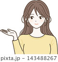 手のひらで紹介するおしゃれな女性のイラスト 143488267