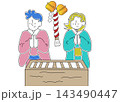初詣に行く人達 143490447