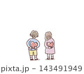 ハートを持つ男の子と女の子の後ろ姿 ハートを持つ男の子と女の子の後ろ姿 143491949