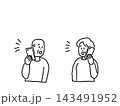 スマートフォンで電話をする高齢男性と高齢女性、線画 スマートフォンで電話をする高齢男性と高齢女性、線画 143491952