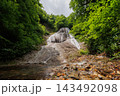 スヌーピーの滝として知られるみろくの滝｜初夏の青森県田子町 143492098