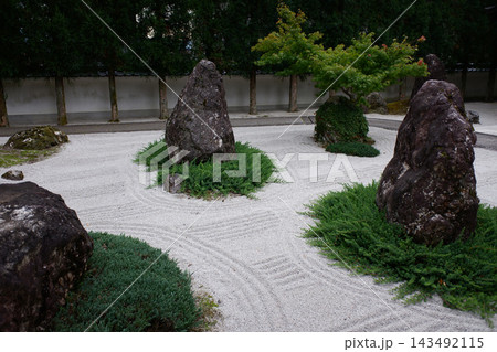 長野県 下諏訪町 慈雲禅寺の石庭 長野県 下諏訪町 慈雲禅寺の石庭 143492115