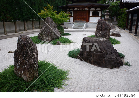 長野県　下諏訪町　慈雲禅寺の石庭 143492384