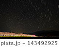 夜桜と星降る夜 143492925