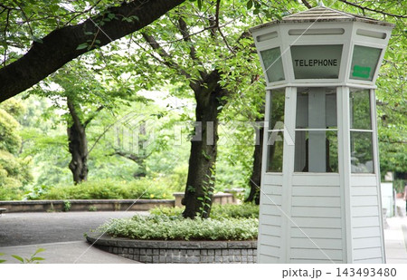 電話ボックスのある風景 電話ボックスのある風景 143493480