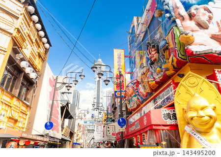 大阪・新世界と通天閣 143495200