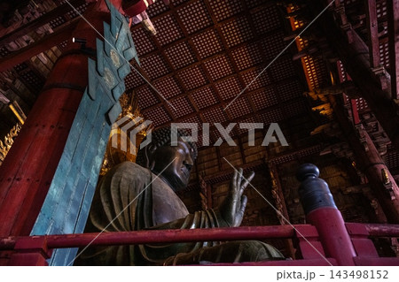 大仏殿を護る四天王 - 東大寺 143498152