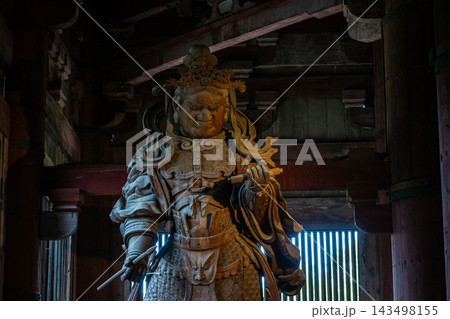 大仏殿を護る四天王 - 東大寺 143498155