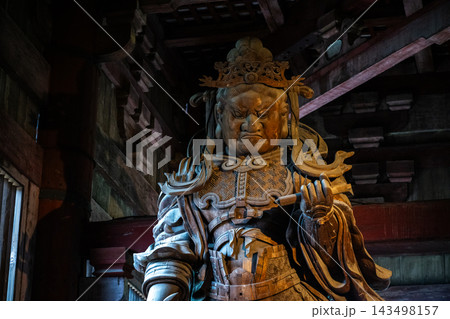 大仏殿を護る四天王 - 東大寺 大仏殿を護る四天王 - 東大寺 143498157