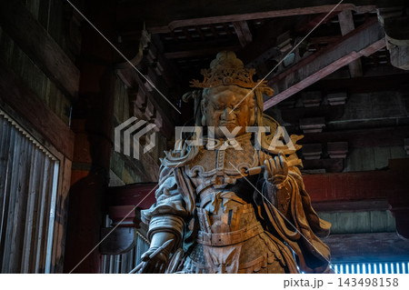 大仏殿を護る四天王 - 東大寺 大仏殿を護る四天王 - 東大寺 143498158
