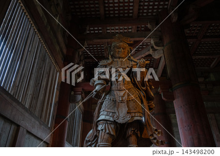 大仏殿を護る四天王 - 東大寺 大仏殿を護る四天王 - 東大寺 143498200