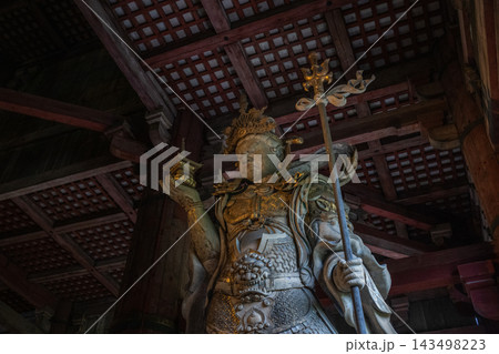 大仏殿を護る四天王 - 東大寺 大仏殿を護る四天王 - 東大寺 143498223